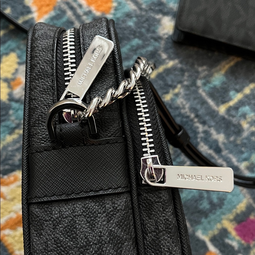 Michael Kors signature chain crossbody bag with wallet. Like new. - Picture 4 of 12